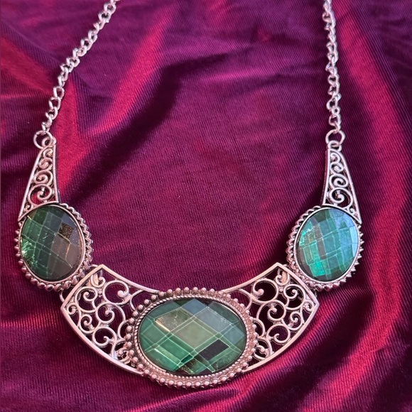 Green and silver Necklace and earrings set NWT - Picture 2 of 6